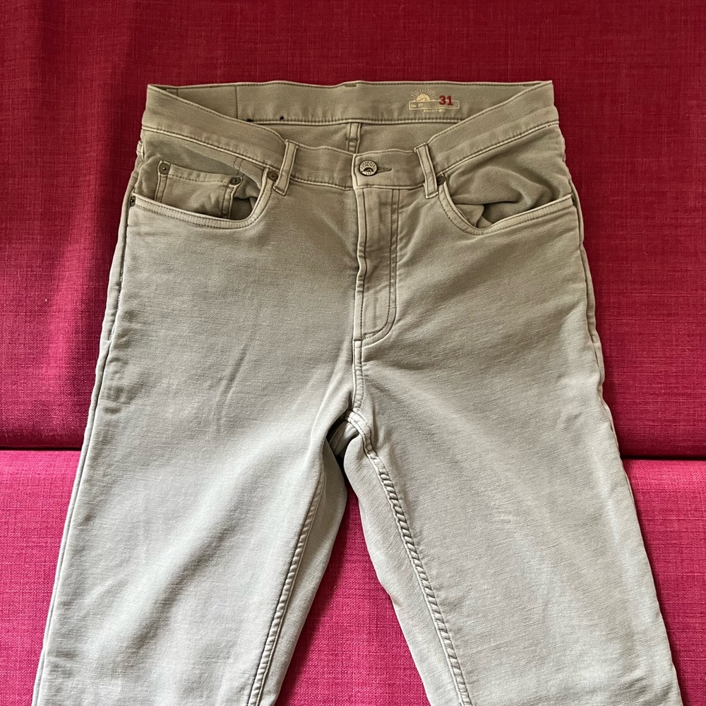 Used like new  Faherty Stretch Terry 5-Pocket
